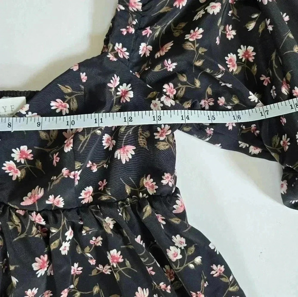 WAYF black and floral baby doll dress puff sleeve sz XS/S - Picture 12 of 14